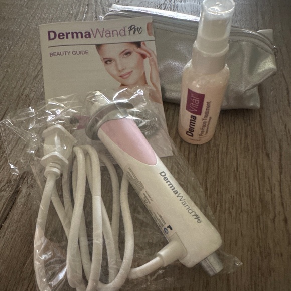 DERMA WAND PRO BNIB